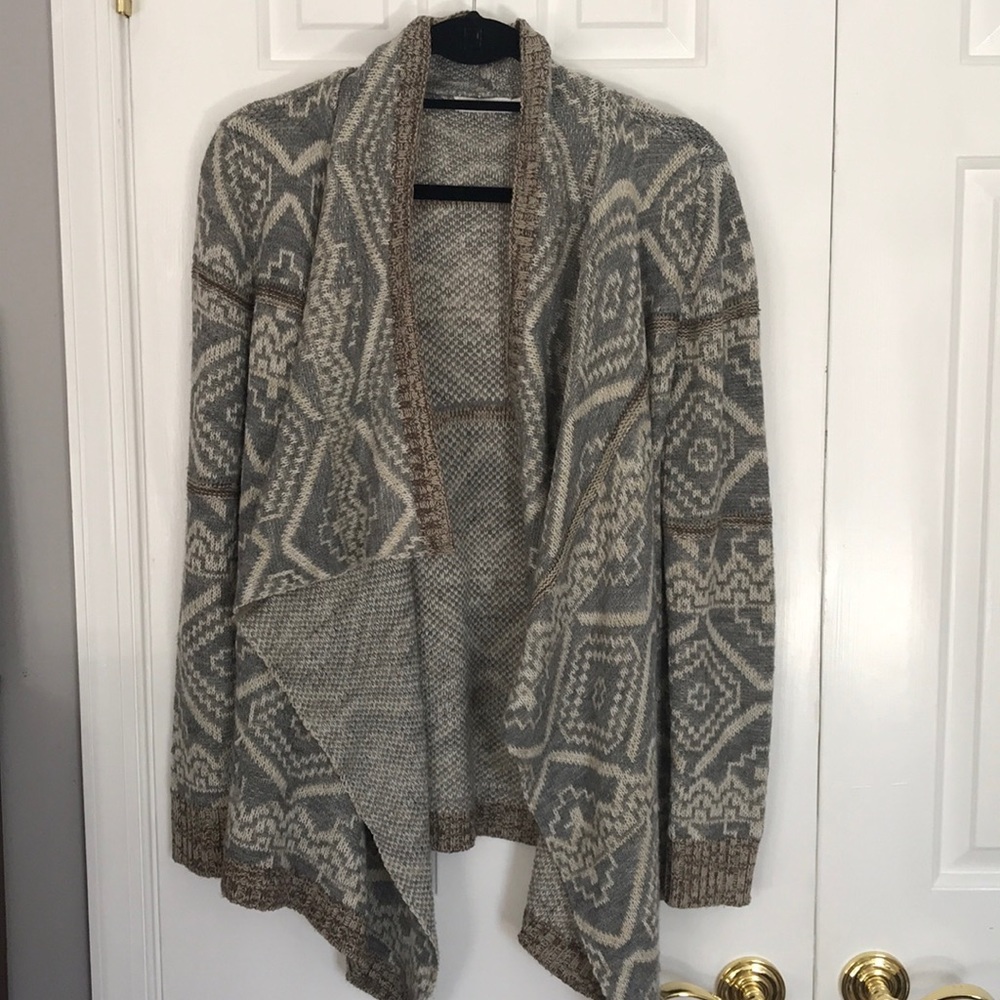 Patterned flowy cardigan